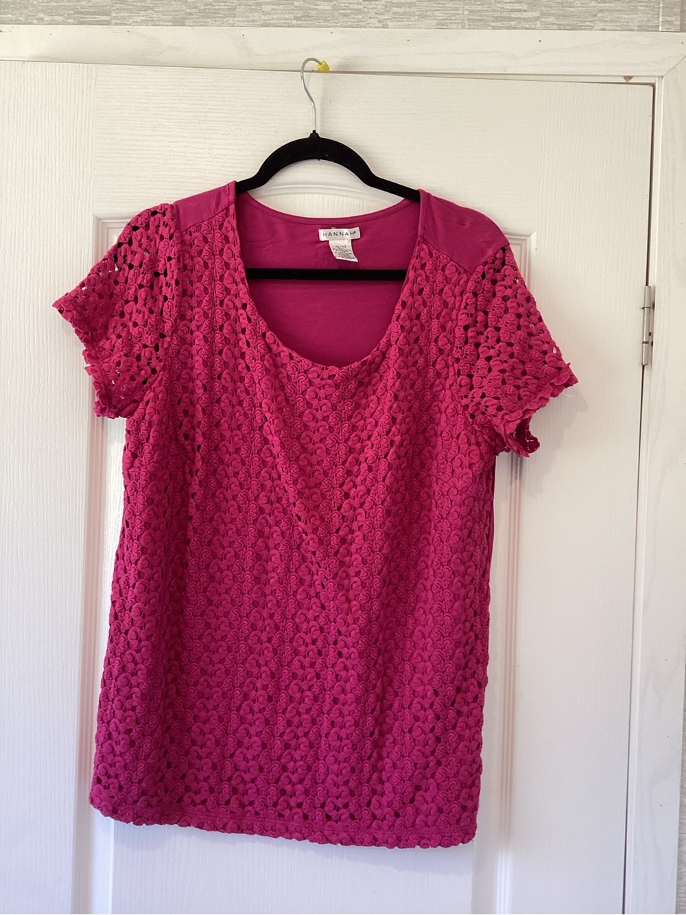 Hannah Crochet Overlay Short Sleeve Scoop Neck Top - Fuchsia XL EUC